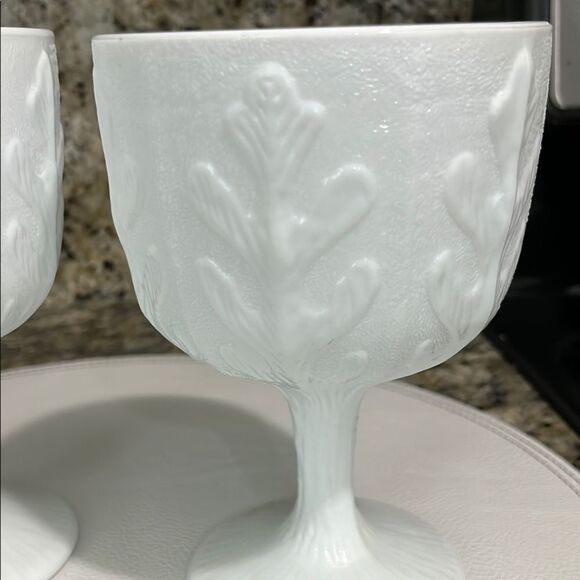 FTD Vintage Oversized 1975 Embossed Milk Glass Goblet Compote Candy Flowers - Picture 2 of 4